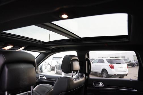Granite Crystal Clearcoat Metallic 2018 Jeep Grand Cherokee Overland