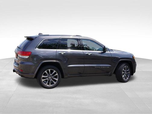 Granite Crystal Clearcoat Metallic 2018 Jeep Grand Cherokee Overland