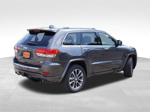 Granite Crystal Clearcoat Metallic 2018 Jeep Grand Cherokee Overland