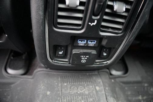 Granite Crystal Clearcoat Metallic 2018 Jeep Grand Cherokee Overland