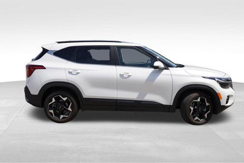Snow White Pearl 2024 Kia Seltos EX