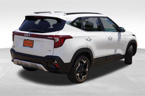 Snow White Pearl 2024 Kia Seltos EX