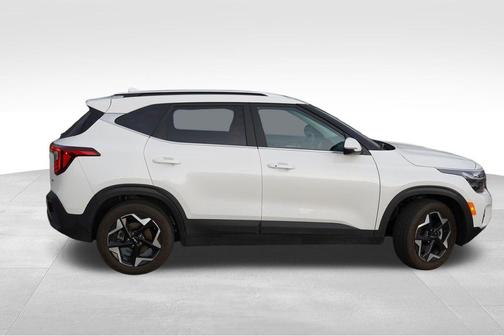 Snow White Pearl 2024 Kia Seltos EX
