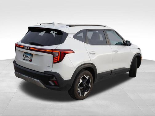 Snow White Pearl 2024 Kia Seltos EX