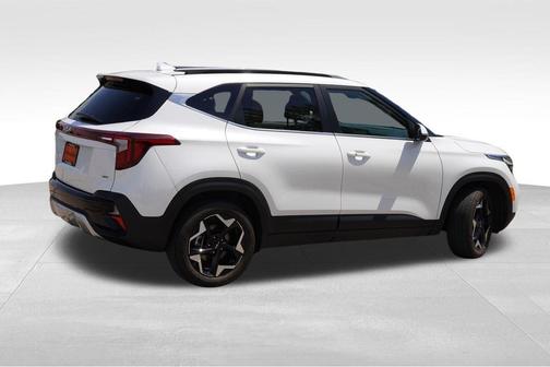 Snow White Pearl 2024 Kia Seltos EX