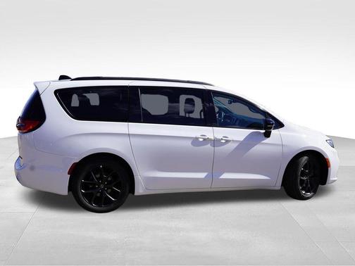 Bright White Clearcoat 2025 Chrysler Pacifica Limited