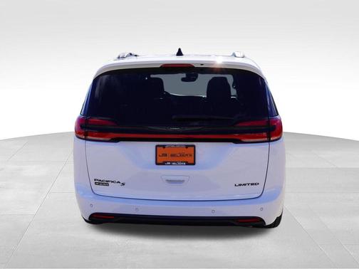 Bright White Clearcoat 2025 Chrysler Pacifica Limited