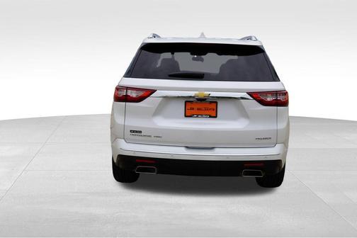 Iridescent Pearl Tricoat 2021 Chevrolet Traverse Premier