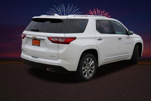 Iridescent Pearl Tricoat 2021 Chevrolet Traverse Premier