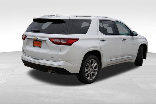 Iridescent Pearl Tricoat 2021 Chevrolet Traverse Premier