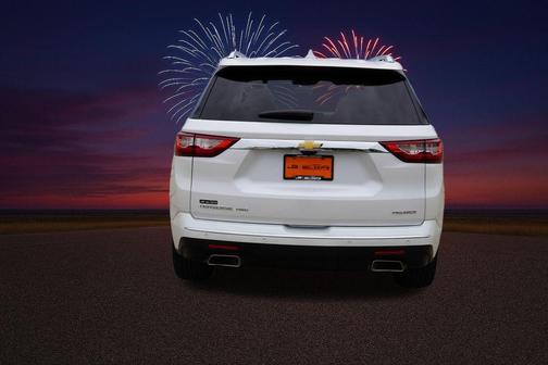 Iridescent Pearl Tricoat 2021 Chevrolet Traverse Premier