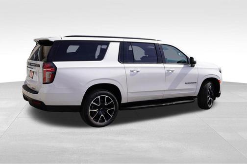 Iridescent Pearl Tricoat 2024 Chevrolet Suburban RST