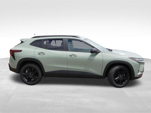 Green 2024 Chevrolet Trax ACTIV