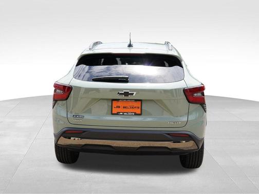 Green 2024 Chevrolet Trax ACTIV