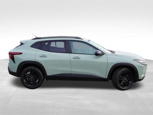Green 2024 Chevrolet Trax ACTIV