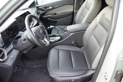 Green 2024 Chevrolet Trax ACTIV