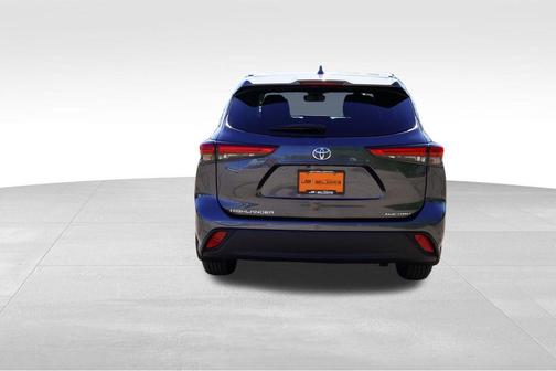 Magnetic Gray Metallic 2021 Toyota Highlander XLE