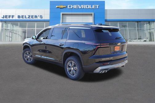 Mosaic Black Metallic 2026 Chevrolet Traverse LT
