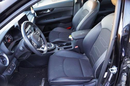 Aurora Black Pearl 2024 Kia Forte GT-Line