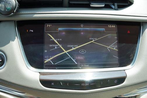 Crystal White Tri-Coat 2017 Cadillac XT5 Luxury