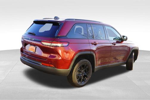 2025 Jeep Grand Cherokee Laredo