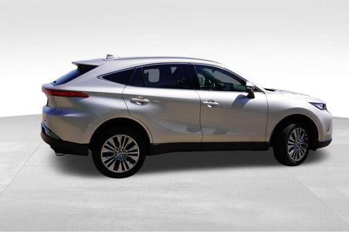 Titanium Glow 2022 Toyota Venza XLE
