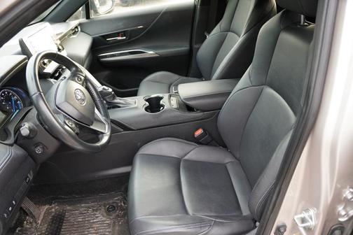 Titanium Glow 2022 Toyota Venza XLE