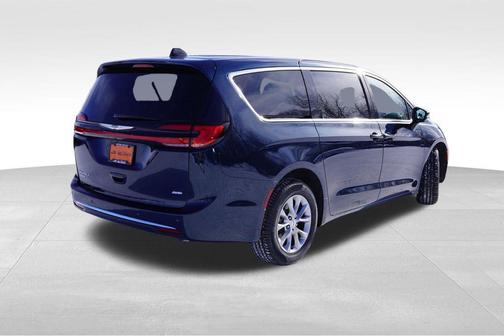2024 Chrysler Pacifica Touring-L
