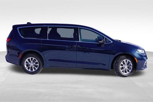 2024 Chrysler Pacifica Touring-L
