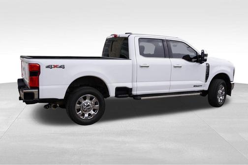Oxford White 2026 Ford F-350 Lariat Super Duty