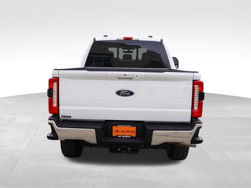 Oxford White 2026 Ford F-350 Lariat Super Duty