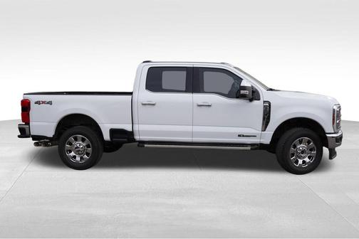 Oxford White 2026 Ford F-350 Lariat Super Duty