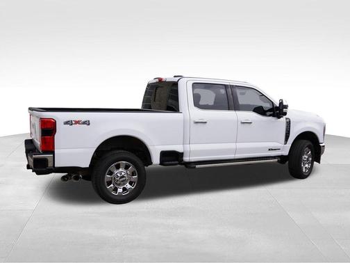 Oxford White 2026 Ford F-350 Lariat Super Duty