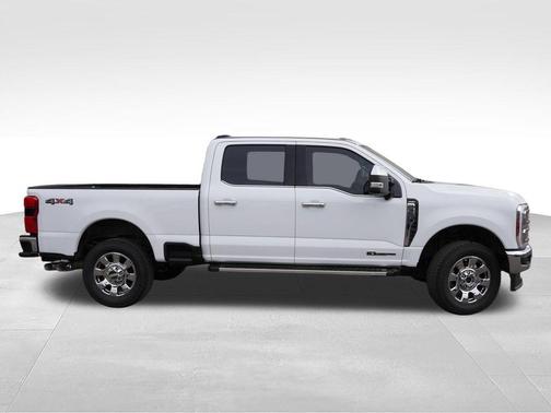 Oxford White 2026 Ford F-350 Lariat Super Duty