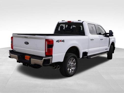 Oxford White 2026 Ford F-350 Lariat Super Duty