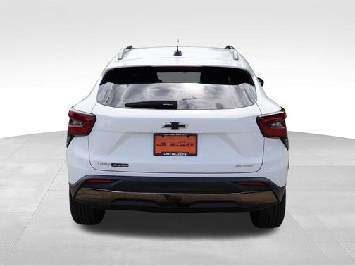 Summit White 2025 Chevrolet Trax ACTIV