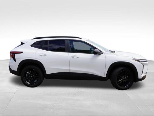 Summit White 2025 Chevrolet Trax ACTIV