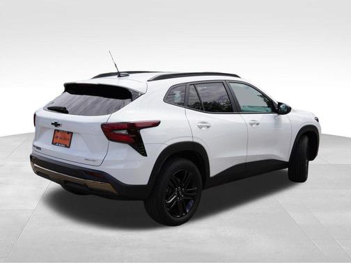 Summit White 2025 Chevrolet Trax ACTIV