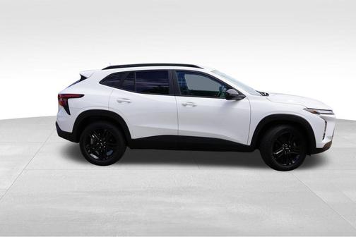 Summit White 2025 Chevrolet Trax ACTIV