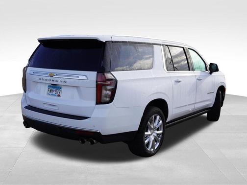 Summit White 2021 Chevrolet Suburban High Country