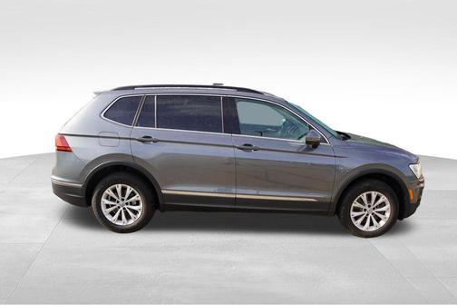 Platinum Gray Metallic 2018 Volkswagen Tiguan 2.0T SE