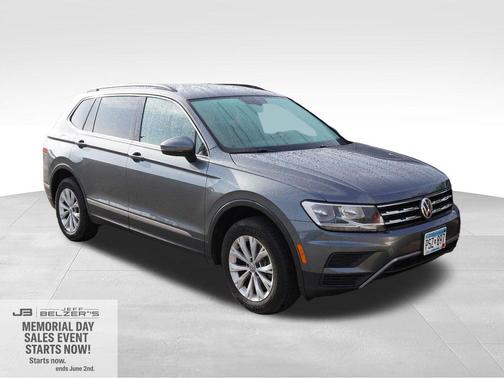 Platinum Gray Metallic 2018 Volkswagen Tiguan 2.0T SE