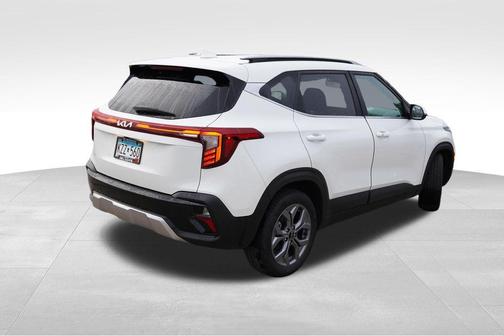 Snow White Pearl 2024 Kia Seltos S
