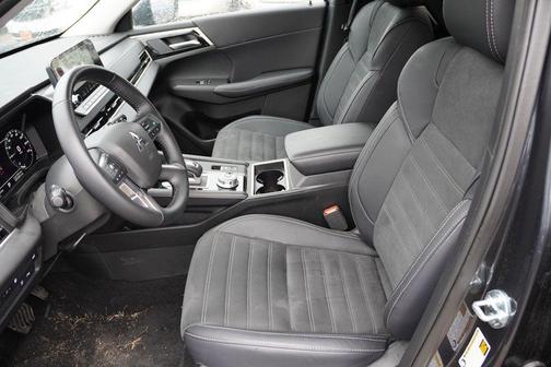 2025 Mitsubishi Outlander PHEV SE