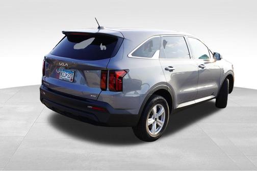 Everlasting Silver 2023 Kia Sorento LX