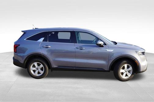 Everlasting Silver 2023 Kia Sorento LX