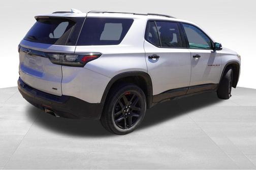 Silver Ice Metallic 2021 Chevrolet Traverse Premier