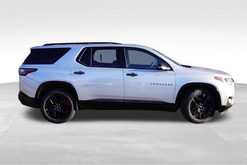 Silver Ice Metallic 2021 Chevrolet Traverse Premier