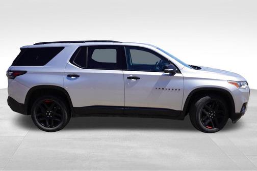 Silver Ice Metallic 2021 Chevrolet Traverse Premier