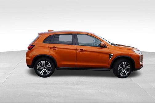 Sunshine Orange Metallic 2024 Mitsubishi Outlander Sport 2.0 SE